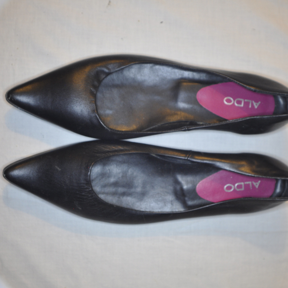 Genuine Black Leather Aldo Pointed toe Flats sz 40
